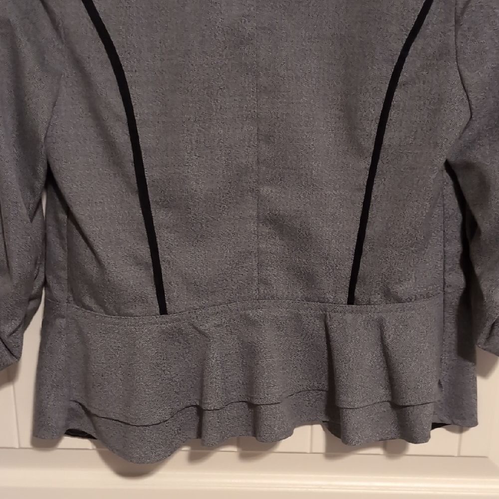 Stoosh Gray Women's Blazer With Black Accents - Picture 14 of 15